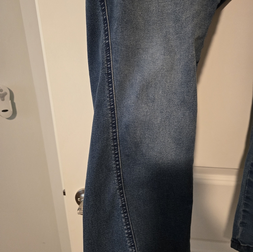 DG2 by Diane Gilman Virtual Stretch Crop jeans. Excellent Pre-owned Condition - Picture 2 of 3